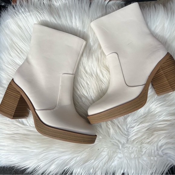 Universal Thread Milk White Chestnut Heel Ankle Booties - Picture 1 of 3